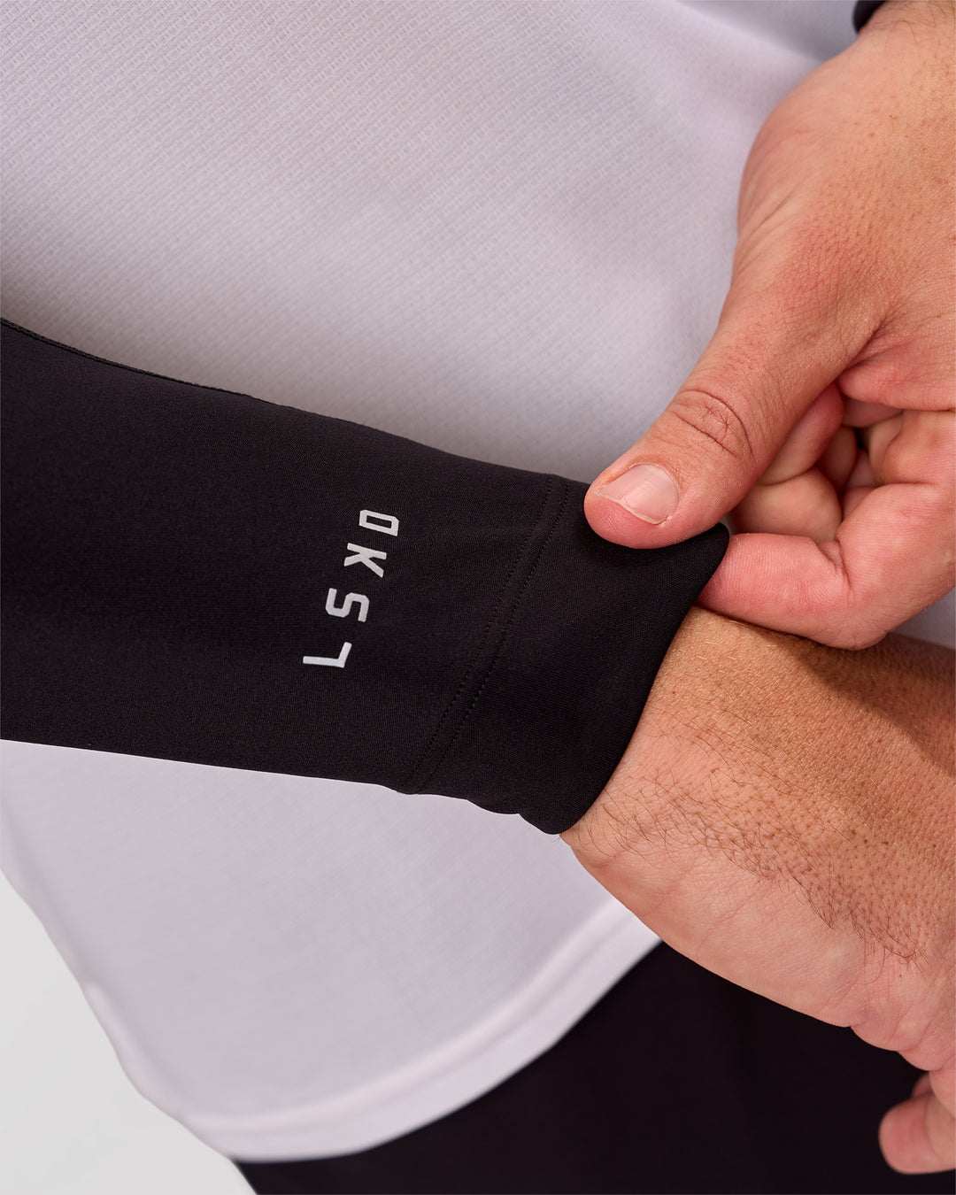 Man wearing Pace Run Sleeves - Black - view 8