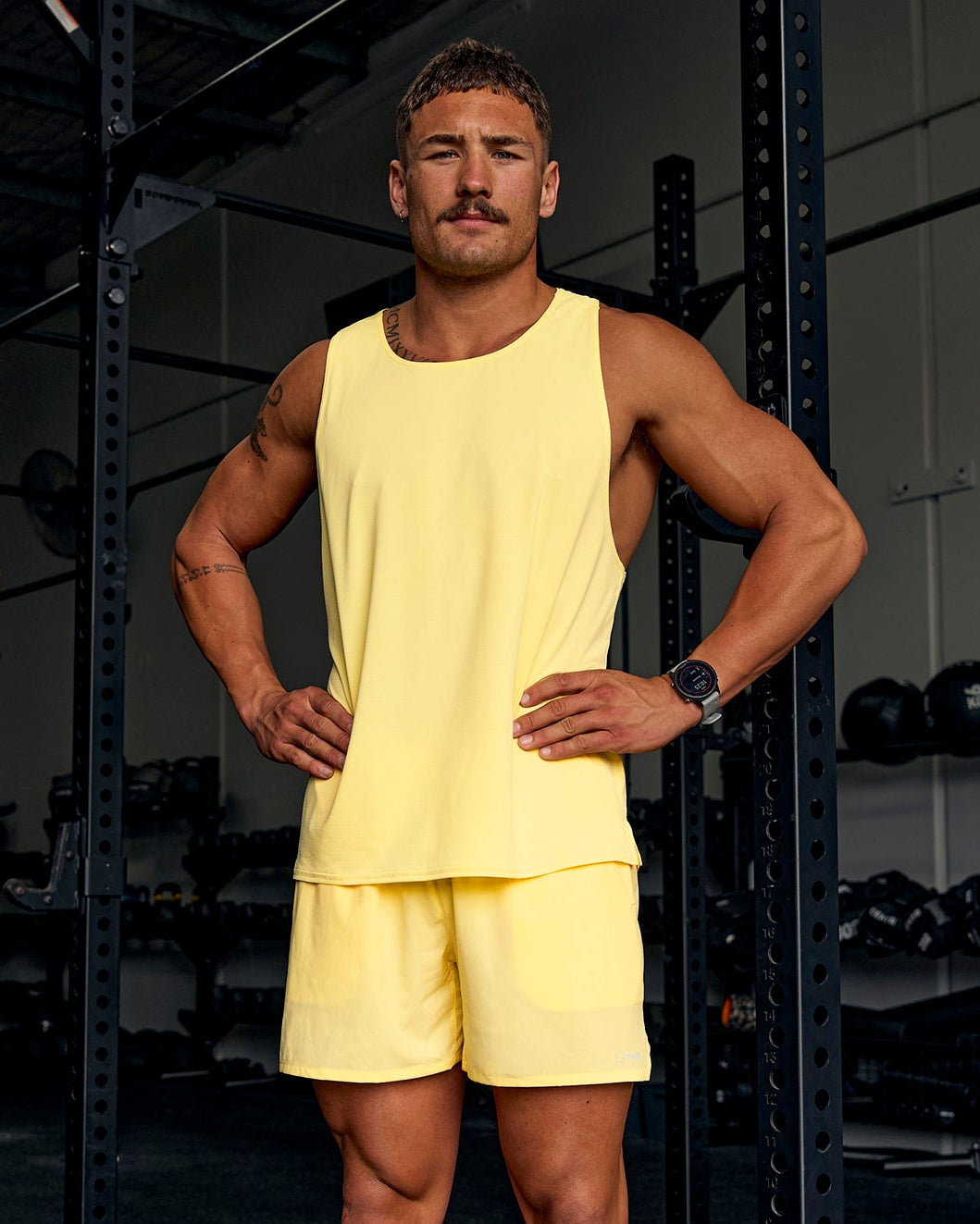 Man wearing Pace Running Tank 3.0  - Lemon