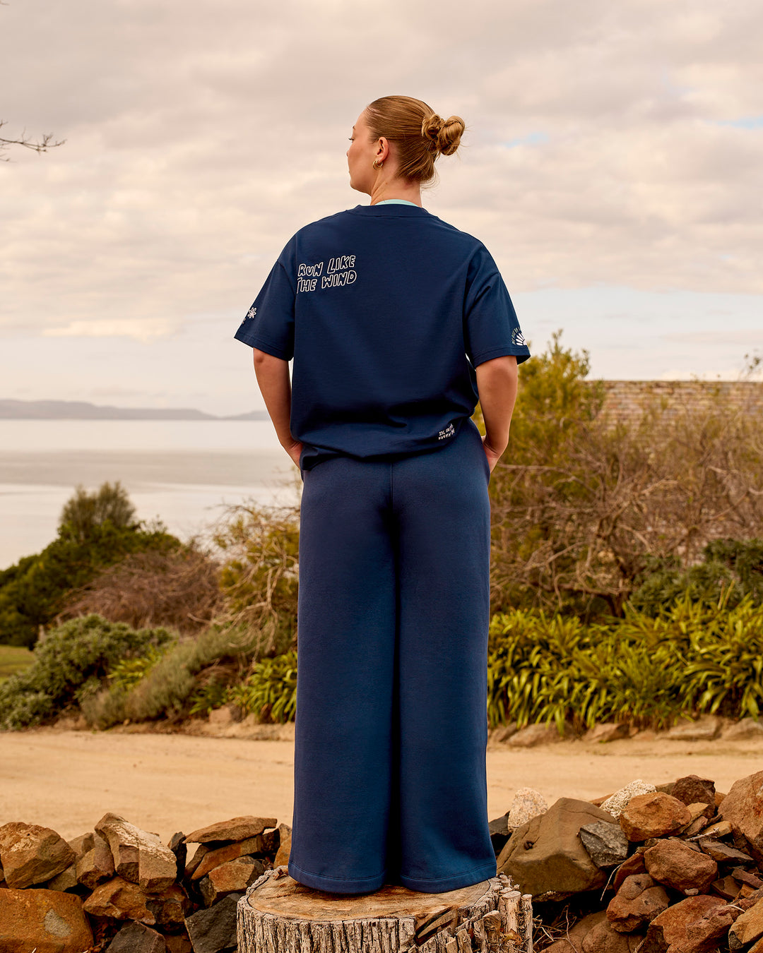 Woman wearing GG Heavyweight Oversized Tee - Future Navy | Model:Carole | Size:M - view 24