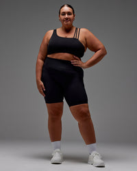 Woman wearing Fusion Ultra High-Rise 9" Short Pockets - Black | Model:Jordie | Size:2XL | Thumbnail Index: 7