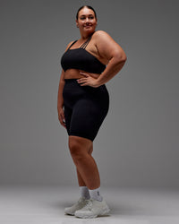 Woman wearing Fusion Ultra High-Rise 9" Short Pockets - Black | Model:Jordie | Size:2XL | Thumbnail Index: 10