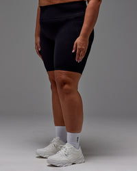 Woman wearing Fusion Ultra High-Rise 9" Short Pockets - Black | Model:Jordie | Size:2XL | Thumbnail Index: 8