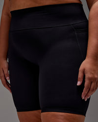 Woman wearing Fusion Ultra High-Rise 9" Short Pockets - Black | Model:Jordie | Size:2XL | Thumbnail Index: 12