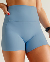 Woman wearing Elixir Ultra High-Rise 4" Short Pockets - Glacier Lake | Model:Abbey | Size:S | Thumbnail Index: 2