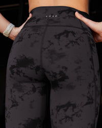 Campaign image of Fusion Ultra High-Rise Full Length Legging Pockets - Black Tie Dye | Thumbnail Index: 4