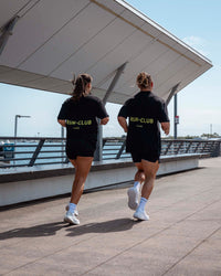 Duo wearing Unisex RUN CLUB FLXCotton Tee Oversize - Black-Volt | Thumbnail Index: 3