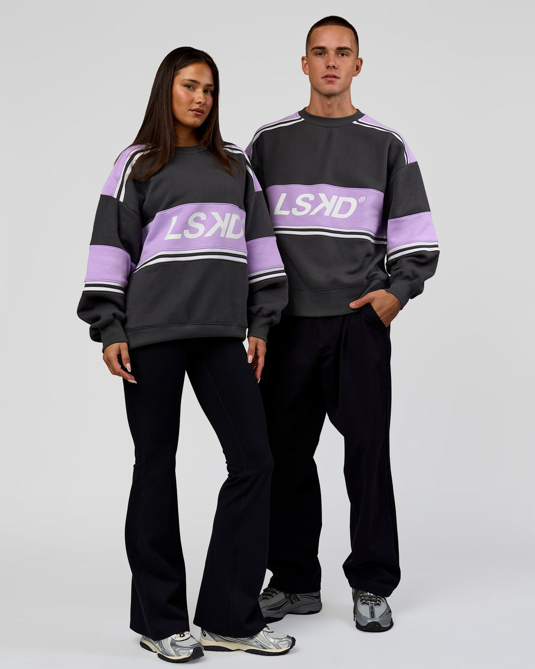 Duo wearing A-Team Sweater Oversize in Dark Storm-Pale Lilac | Model:Bianca | Size:XS | Model:Albert | Size:M - view 2