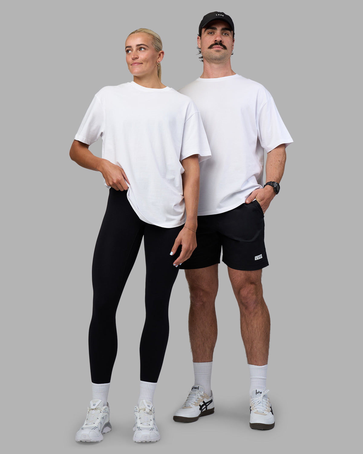 Duo wearing Easy FLXCotton Tee Oversize - White | Model:Both | Size:Duo - view 1