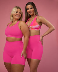 Woman wearing Fusion Ultra High-Rise 6" Short Pockets - Ultra Pink | Model:Duo | Size:Both | Thumbnail Index: 4