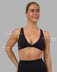 Woman wearing Impulse Reversible Sports Bra - Black | Model:Hannah | Size:S | Thumbnail Index: 1