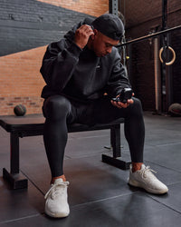 Man wearing BaseTech 26" Leggings - Black | Model:Paris | Size:L | Thumbnail Index: 5