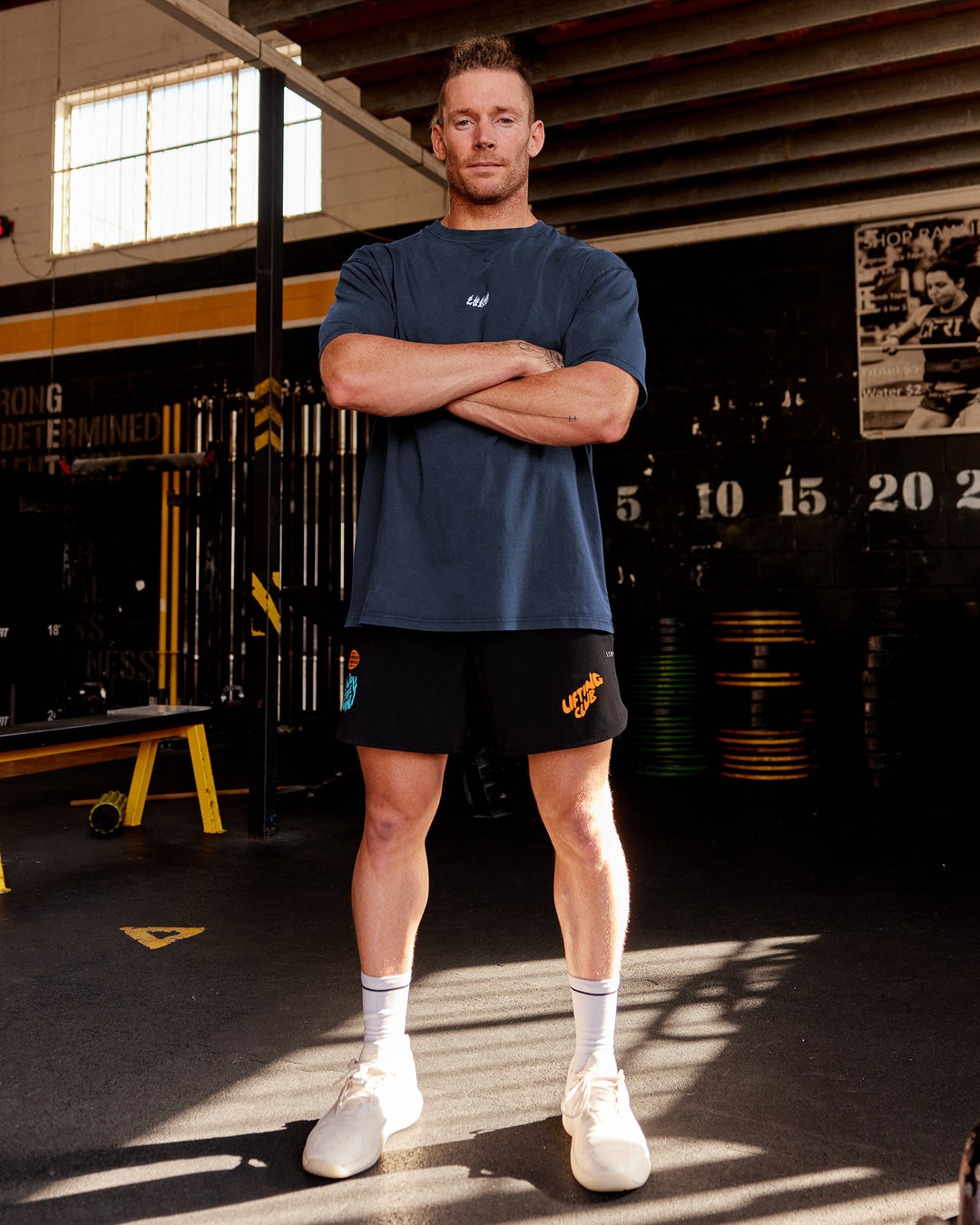 Man wearing Lift 6" Short - Black-Blue Atoll | Model:James | Size:L - view 4