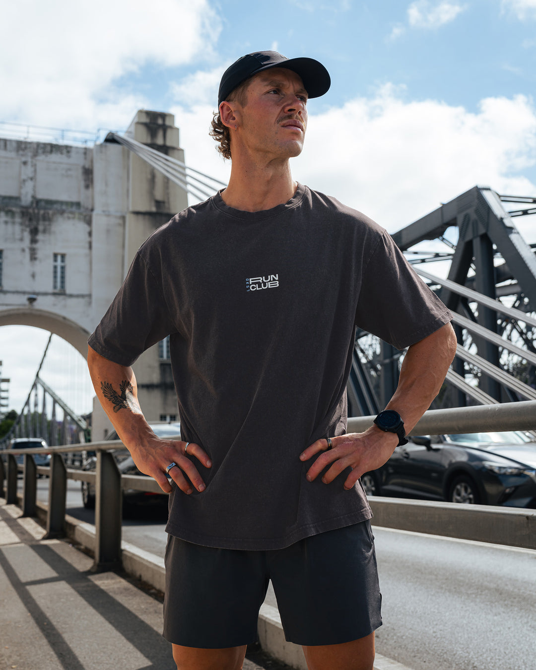 Man wearing Runner& - view 7
