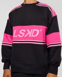 Man wearing A-Team Sweater Oversize - Caviar-Ultra Pink-Candy Pink | Model:Jackson | Size:L | Thumbnail Index: 8