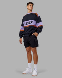 Man wearing A-Team Sweater Oversize - Caviar-Violet Ray | Model:Jackson | Size:L | Thumbnail Index: 5