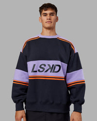 Man wearing A-Team Sweater Oversize - Caviar-Violet Ray | Model:Jackson | Size:L | Thumbnail Index: 2
