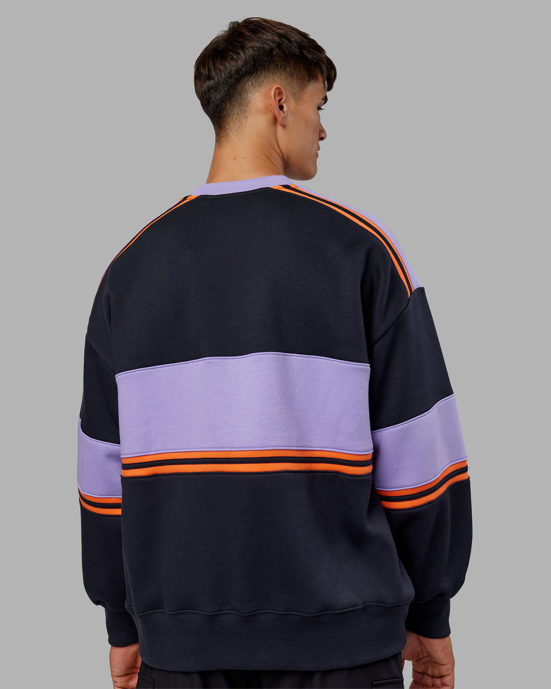 Man wearing A-Team Sweater Oversize - Caviar-Violet Ray | Model:Jackson | Size:L - view 4