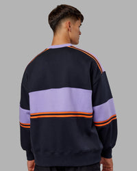 Man wearing A-Team Sweater Oversize - Caviar-Violet Ray | Model:Jackson | Size:L | Thumbnail Index: 3