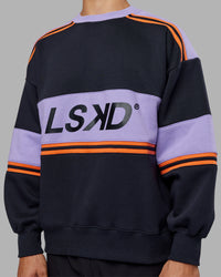 Man wearing A-Team Sweater Oversize - Caviar-Violet Ray | Model:Jackson | Size:L | Thumbnail Index: 10