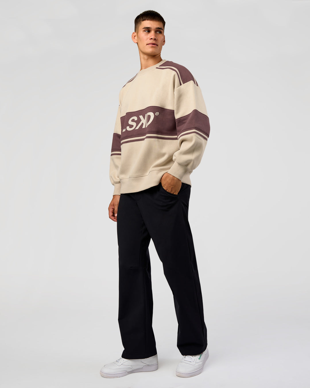 Man wearing A-Team Sweater Oversize - Shale Beige-Cocoa Powder | Model:Jackson | Size:L - view 6