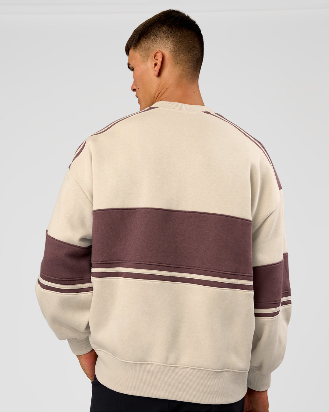 Man wearing A-Team Sweater Oversize - Shale Beige-Cocoa Powder | Model:Jackson | Size:L - view 4