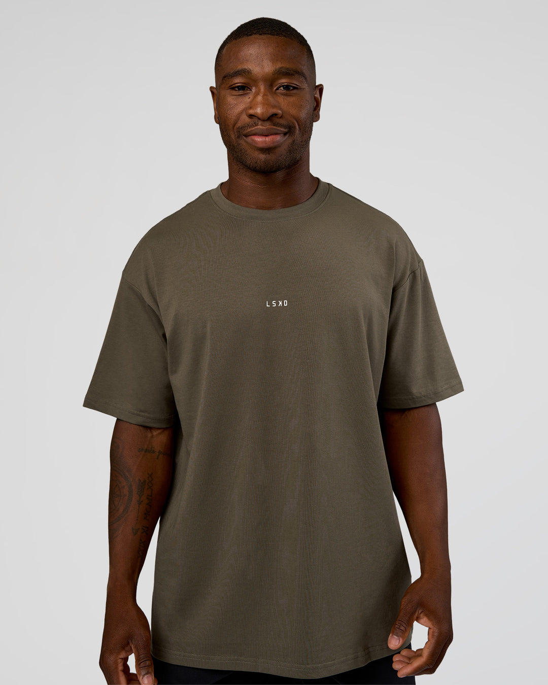 Man wearing Abstract Haze FLXCotton Tee - Walnut Grey-White | Model:Sam | Size:L - view 6