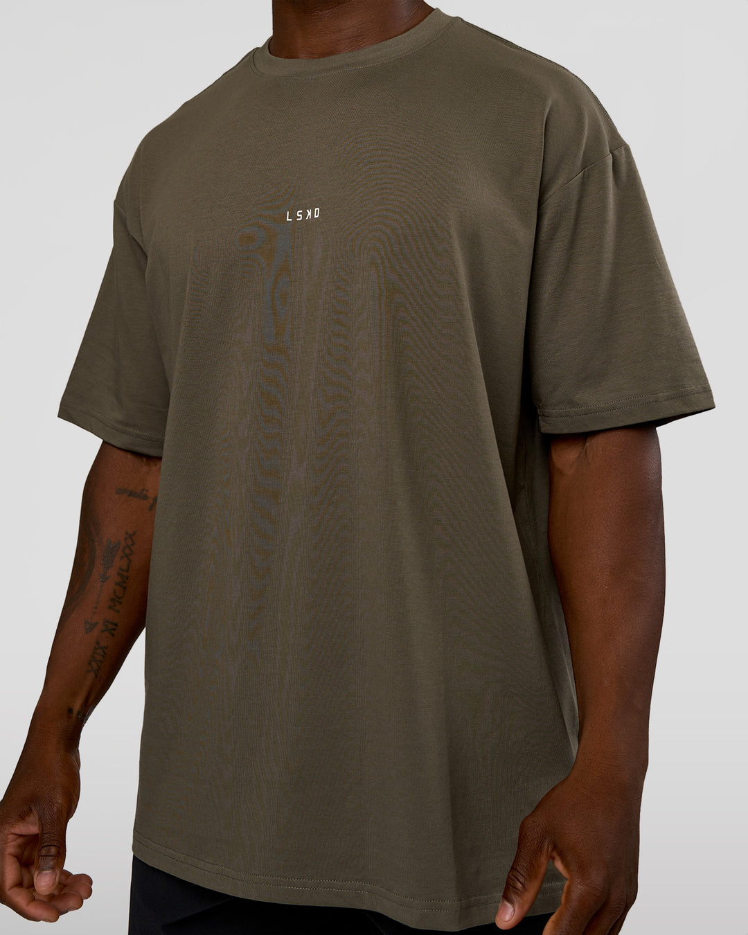 Man wearing Abstract Haze FLXCotton Tee - Walnut Grey-White | Model:Sam | Size:L - view 10