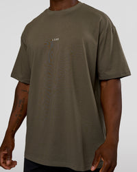Man wearing Abstract Haze FLXCotton Tee - Walnut Grey-White | Model:Sam | Size:L | Thumbnail Index: 9
