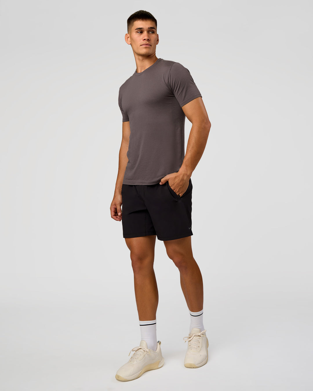 Man wearing AeroFLX+ Seamless Set In Tee - Duskstone/Duskstone | Model:Jackson | Size:L - view 2