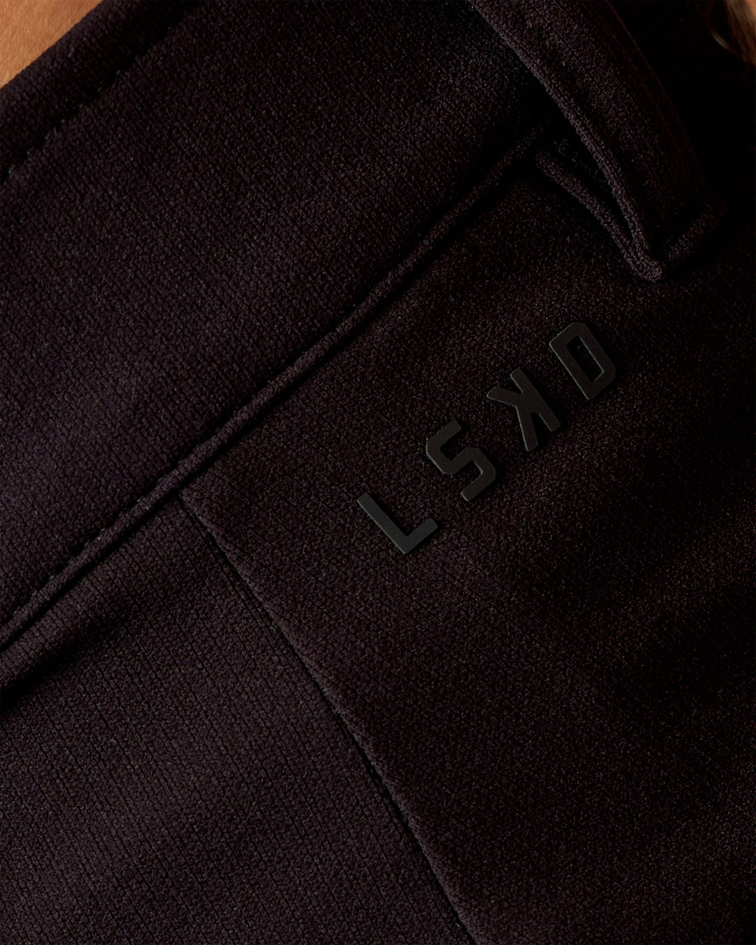 Man wearing All Day ZeroCrease™ Regular 8" Short - Black | Model:Liam | Size:34 - view 4