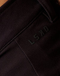 Man wearing All Day ZeroCrease™ Regular 8" Short - Black | Model:Liam | Size:34 | Thumbnail Index: 3