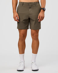 Man wearing All Day ZeroCrease™ Regular 8" Short - Walnut Grey | Model:Liam | Size:34 | Thumbnail Index: 5
