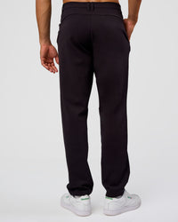Man wearing All Day ZeroCrease™  Regular Pant - Black | Model:Jackson | Size:34 | Thumbnail Index: 4