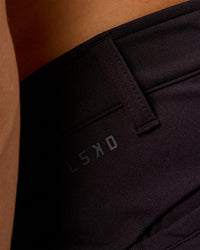 Man wearing All Day ZeroCrease™  Regular Pant - Black | Model:Jackson | Size:34 | Thumbnail Index: 3