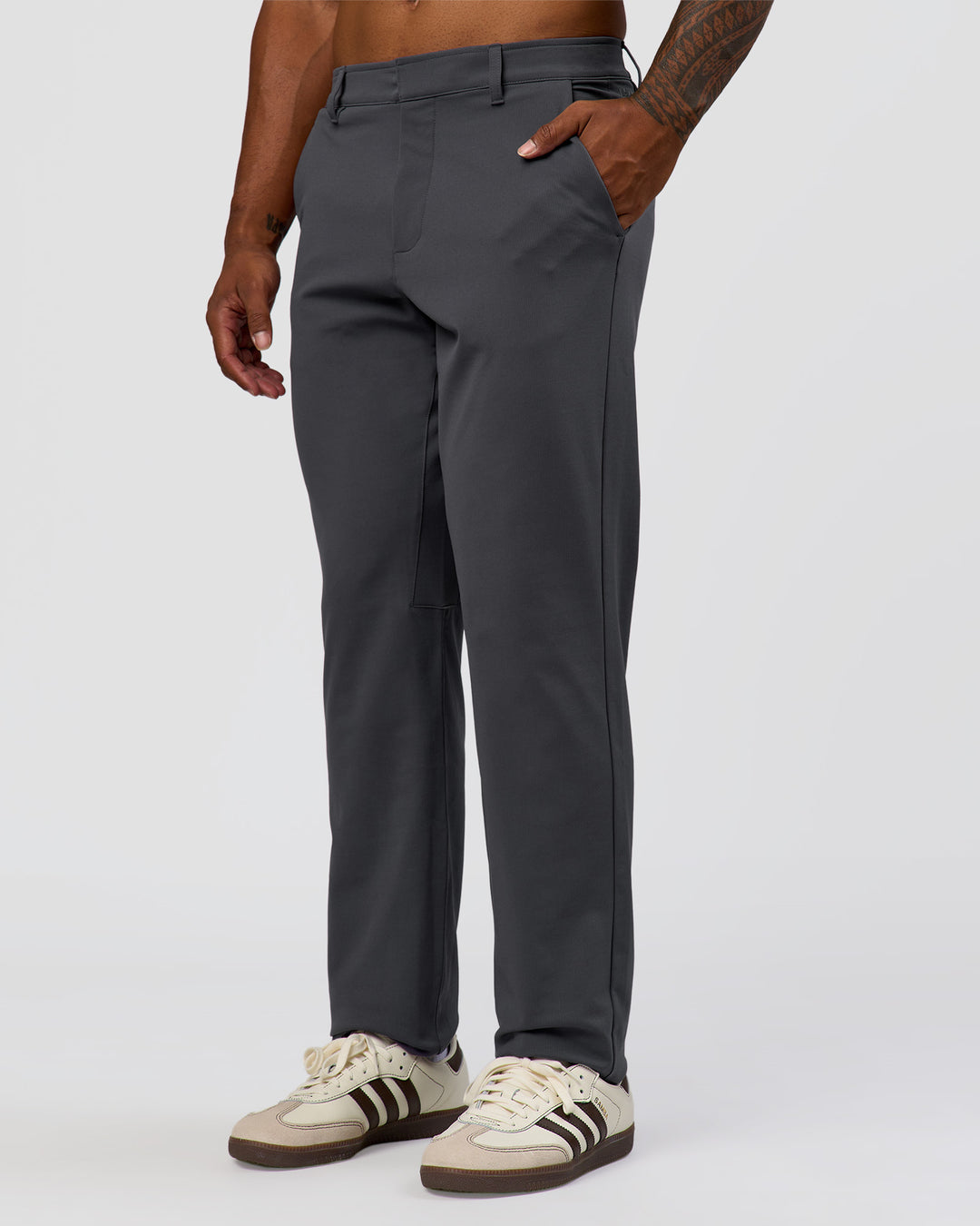 Man wearing All Day ZeroCrease™  Regular Pant - Dark Storm | Model:Xav | Size:L - view 3