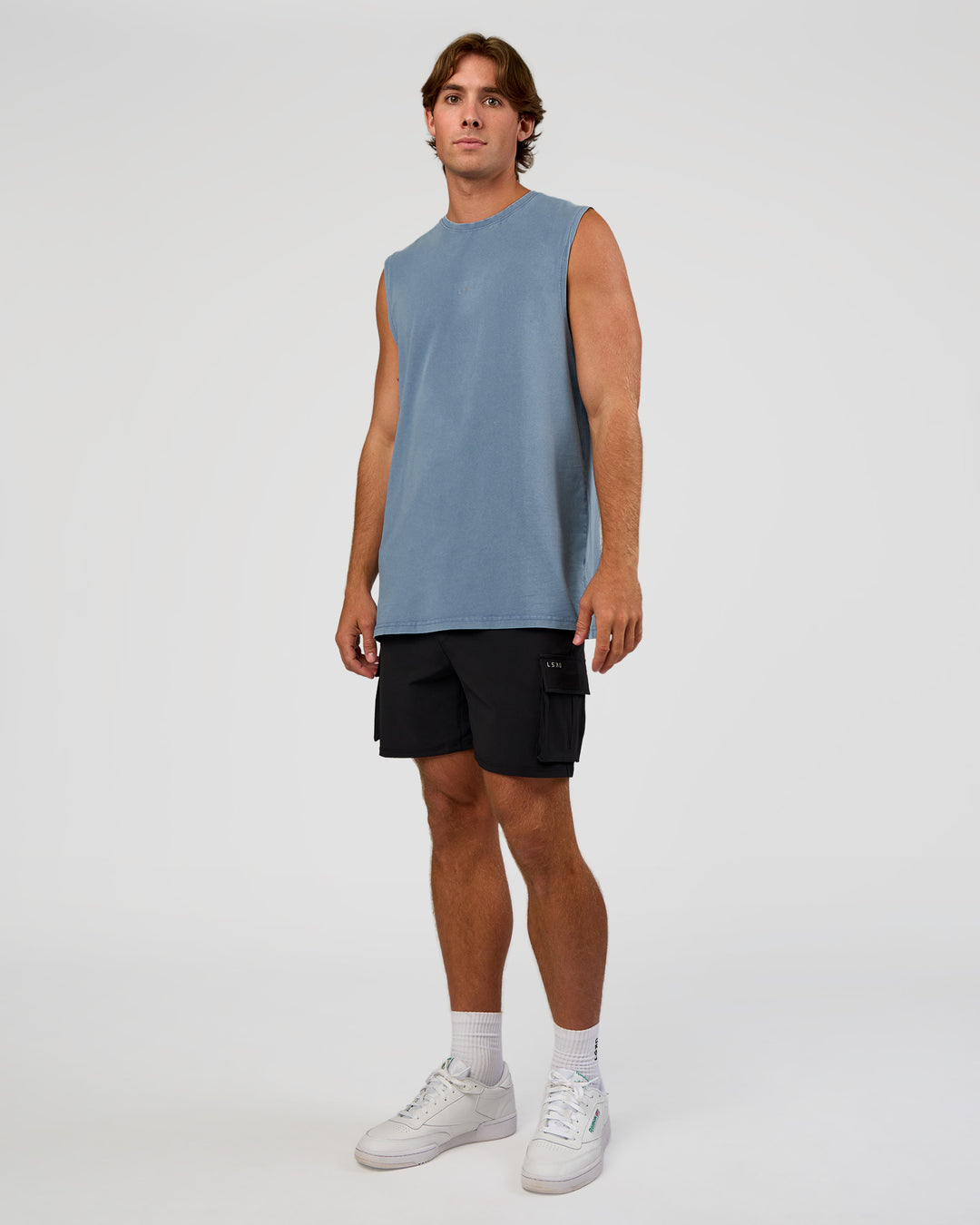 Man wearing Base FLXCotton Tank Regular Fit +2cm - Elemental Blue Washed | Model:Marcus | Size:L - view 4