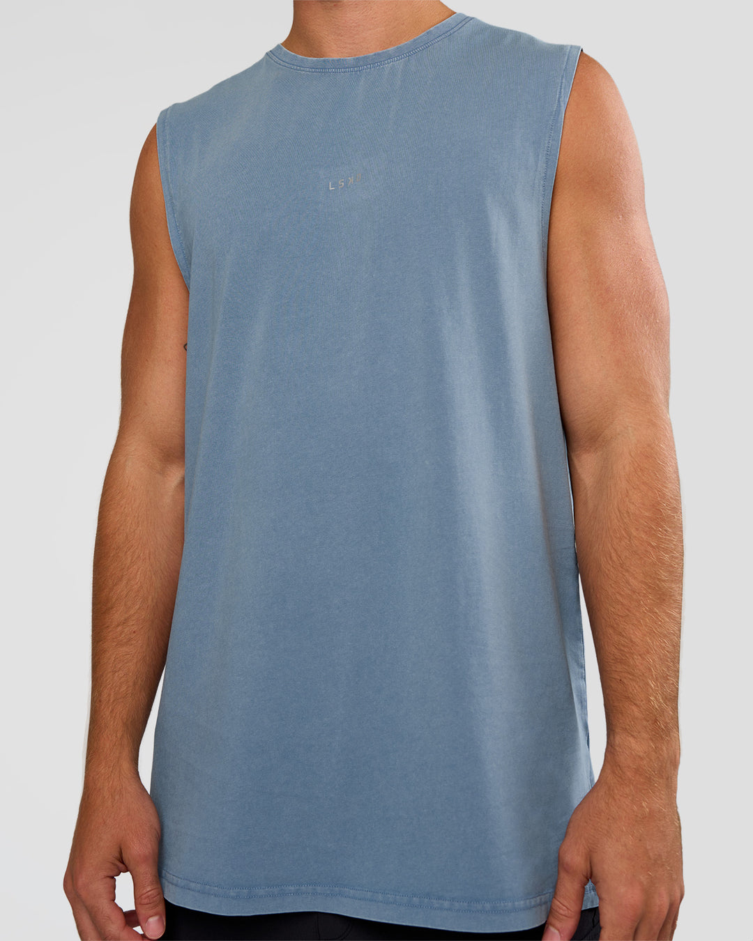 Man wearing Base FLXCotton Tank Regular Fit +2cm - Elemental Blue Washed | Model:Marcus | Size:L - view 5