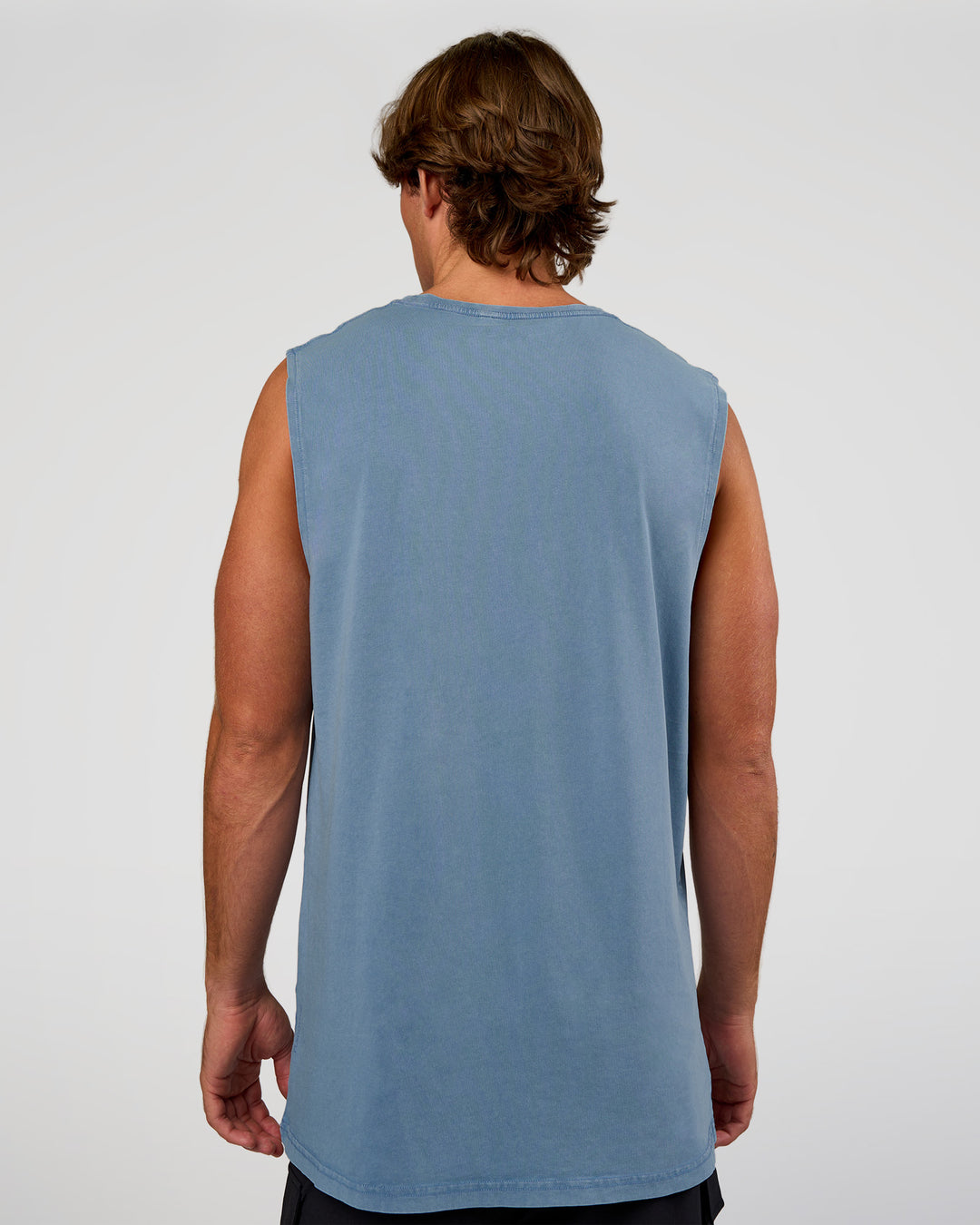 Man wearing Base FLXCotton Tank Regular Fit +2cm - Elemental Blue Washed | Model:Marcus | Size:L - view 3