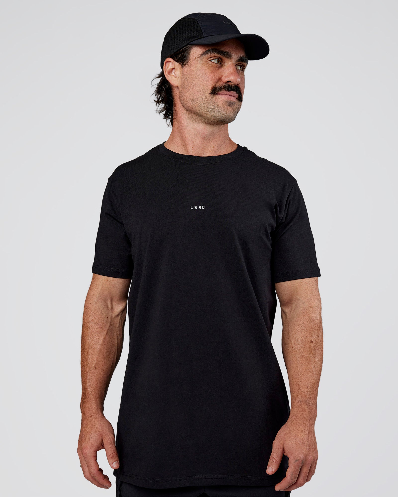 Man wearing Base FLXCotton Tee  Regular Fit +2cm - Black | Model:Adam | Size:L