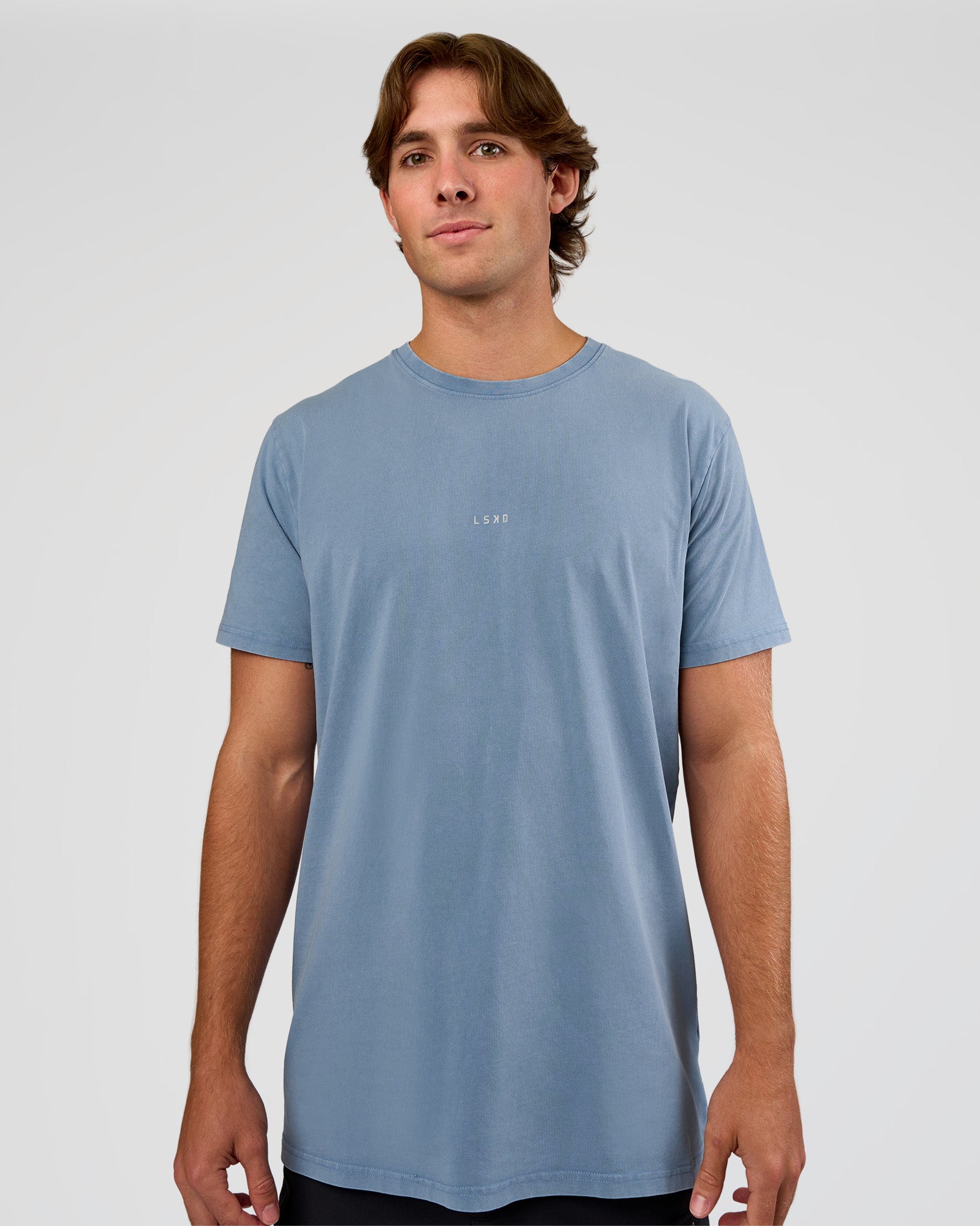 Man wearing Base FLXCotton Tee  Regular Fit +2cm - Elemental Blue Washed | Model:Marcus | Size:L