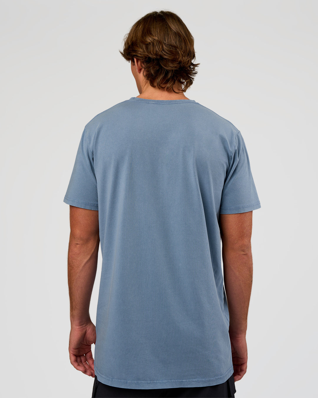 Man wearing Base FLXCotton Tee  Regular Fit +2cm - Elemental Blue Washed | Model:Marcus | Size:L - view 3
