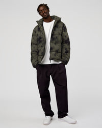 Man wearing Base Puffer Jacket - Camo Washed Walnut Grey | Model:Okello | Size:L | Thumbnail Index: 7
