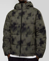 Man wearing Base Puffer Jacket - Camo Washed Walnut Grey | Model:Okello | Size:L | Thumbnail Index: 6