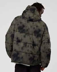 Man wearing Base Puffer Jacket - Camo Washed Walnut Grey | Model:Okello | Size:L | Thumbnail Index: 4