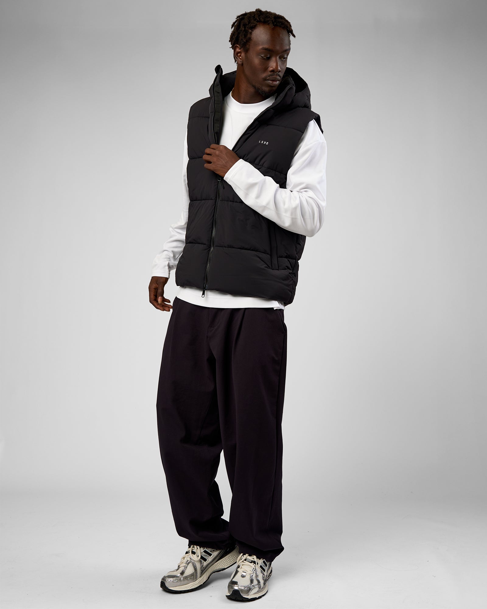 Man wearing Base Puffer Vest - Black | Model:Okello | Size:L