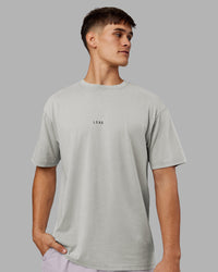 Man wearing Be Yourself FLXCotton Tee Oversize - Circular Grey Washed-Violet | Model:Jackson | Size:L | Thumbnail Index: 3