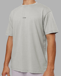 Man wearing Be Yourself FLXCotton Tee Oversize - Circular Grey Washed-Violet | Model:Jackson | Size:L | Thumbnail Index: 9