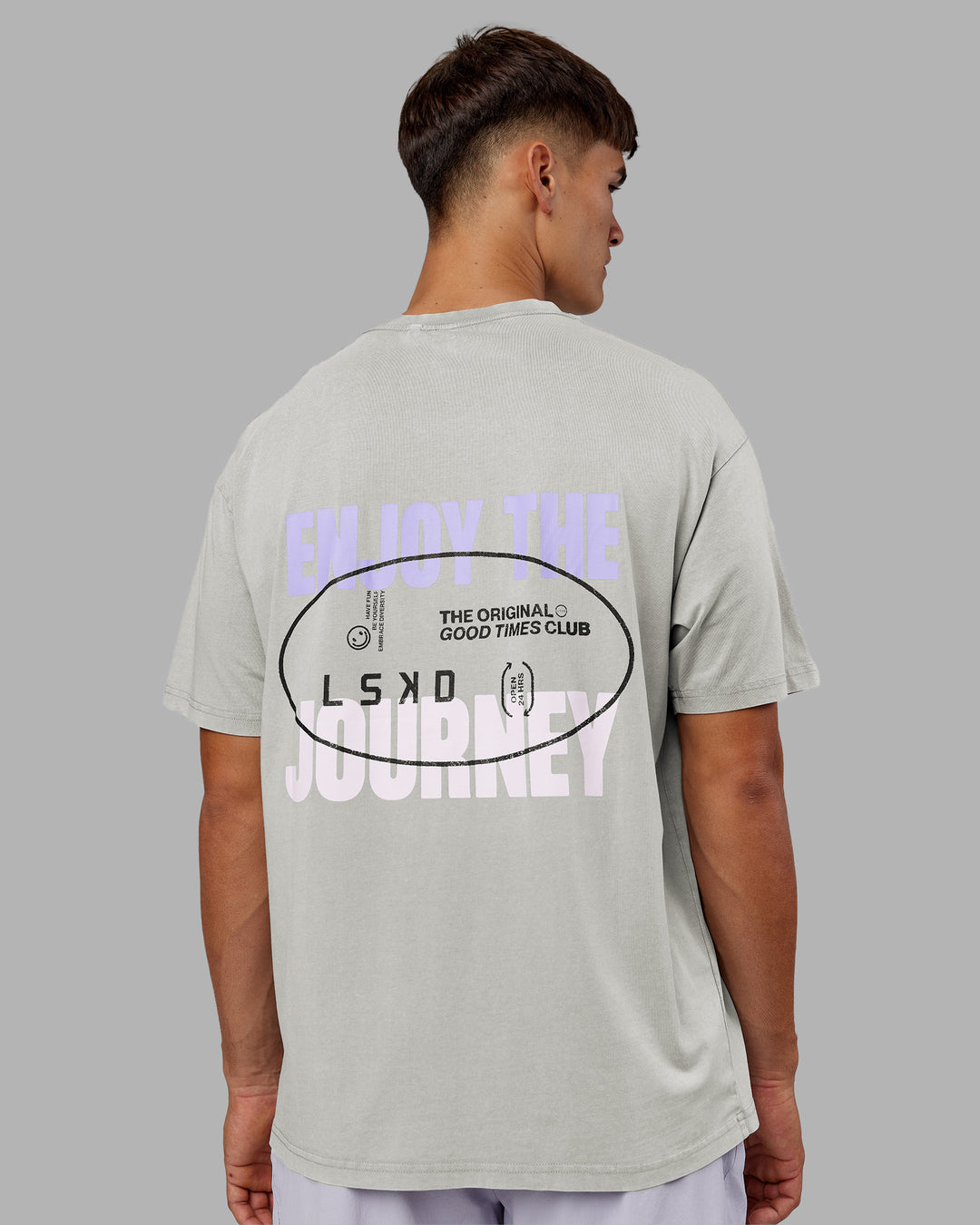 Man wearing Be Yourself FLXCotton Tee Oversize - Circular Grey Washed-Violet | Model:Jackson | Size:L - view 2