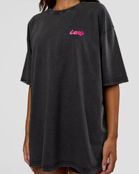 Woman wearing Break Through FLXCotton Oversized Tee - Black-Plum Caspia | Model:Kirstyn | Size:L | Thumbnail Index: 7