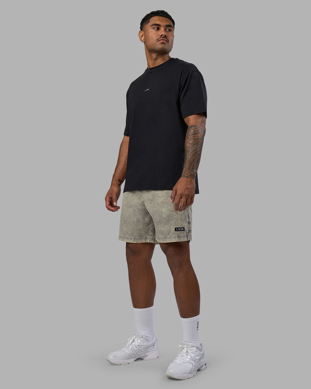 Man wearing Daily Short Pigment 7" - Pigment Slate | Model:Xav | Size:L - view 3
